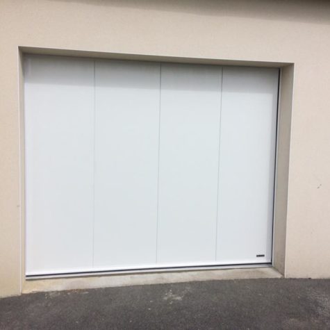 Pose de porte de garage sectionnel lateral isole - Menuiserie extérieure