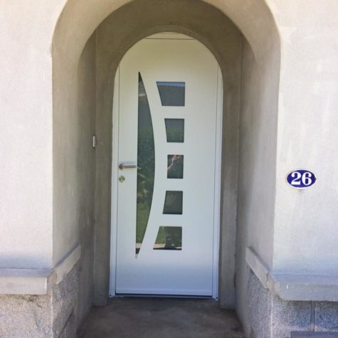 Remplacement porte entree bois par porte alu Landerneau 2 - Menuiserie extérieure