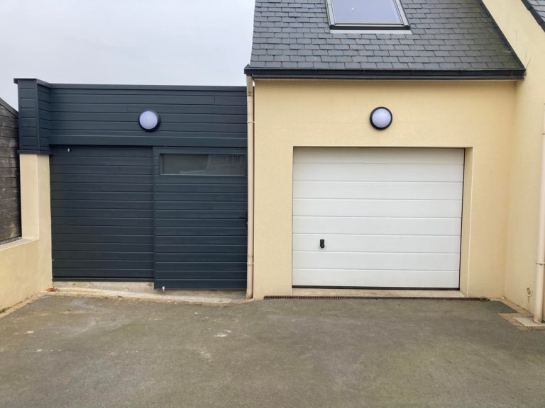 Création annexe maison ossature bois bardage gris anthracitecouverture en bac acier porte coulissante sur rail Landerneau (2)