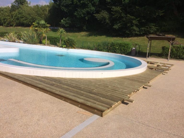Création terrasse bois autour bassin extérieur Landerneau