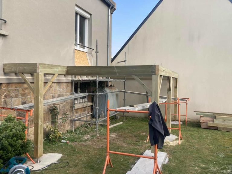 Création terrasse suspendue descente d’allège et pose porte- fenêtre et volets roulants Landerneau 1 (7)