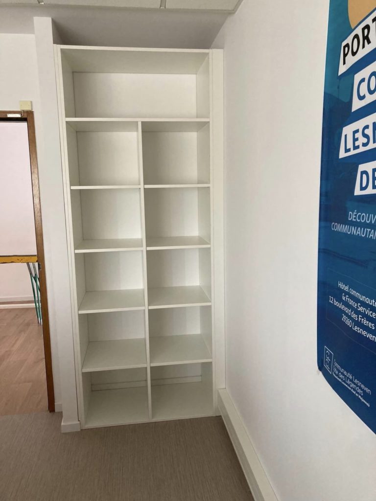 Menuiserie Le Roux - Réalisation de placards de rangement dans un bureau 4