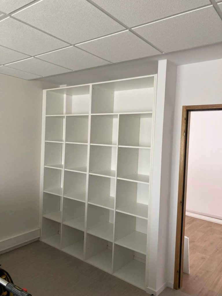 Menuiserie Le Roux - Réalisation de placards de rangement dans un bureau 5