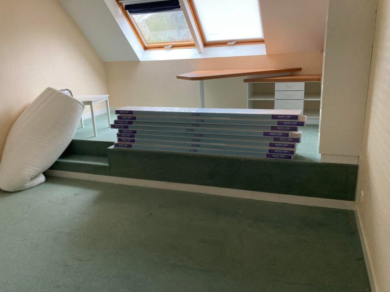 Pose d’un sol stratifié Quick Step sur l’étage d’une maison Landerneau 11