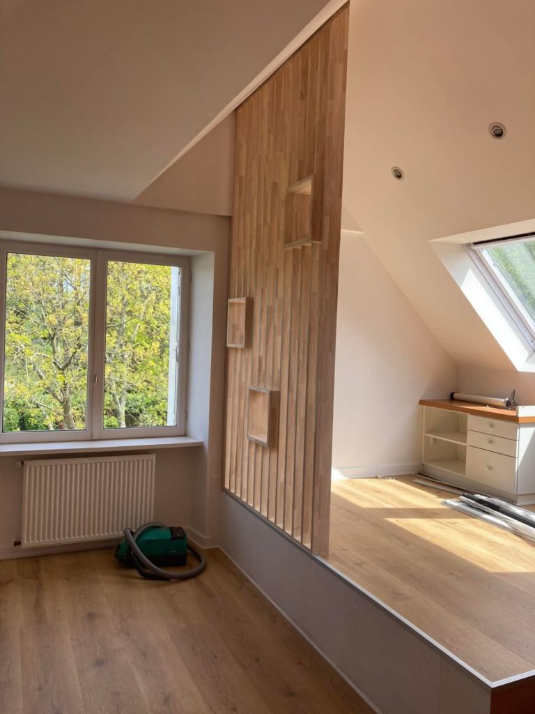 Pose d’un sol stratifié Quick Step sur l’étage d’une maison Landerneau 4
